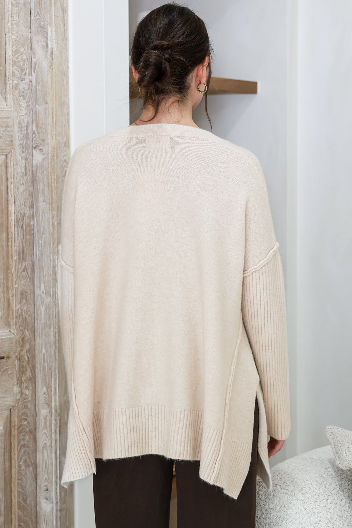 Ridge Jumper - V Neck Relaxed Shark Bite Ribbed Hemline Knit in Oatmeal