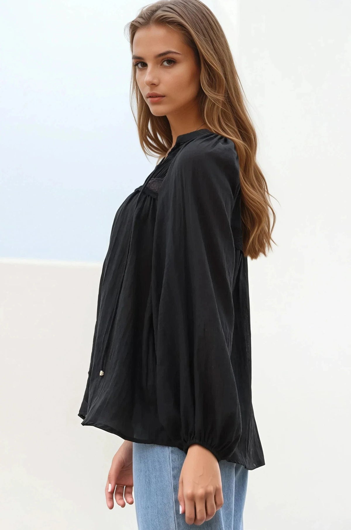 Angeline Top - Buttoned Down Scoop Hem Balloon Sleeve Blouse in Black
