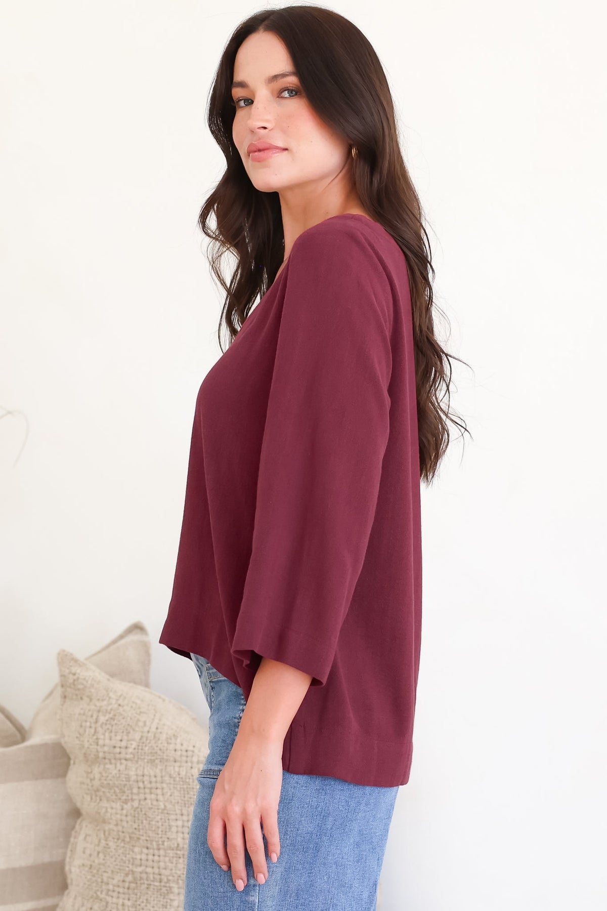 Breezer Top - Long Sleeve V Neck Pull Over Top with High Low Hemline in Wine
