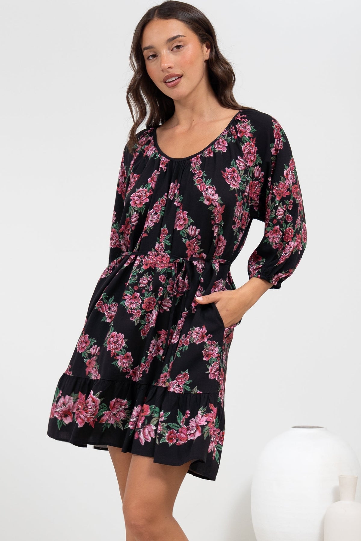 Jannis Mini Dress - Scoop Neckline Shift Dress with Belt in Love Story Print