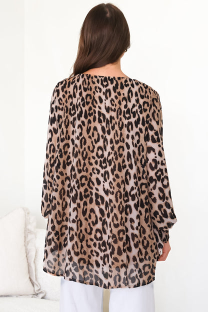 Kayt Blouse - Plisse Long Sleeve Top with High-Low Hemline in Leopard Print