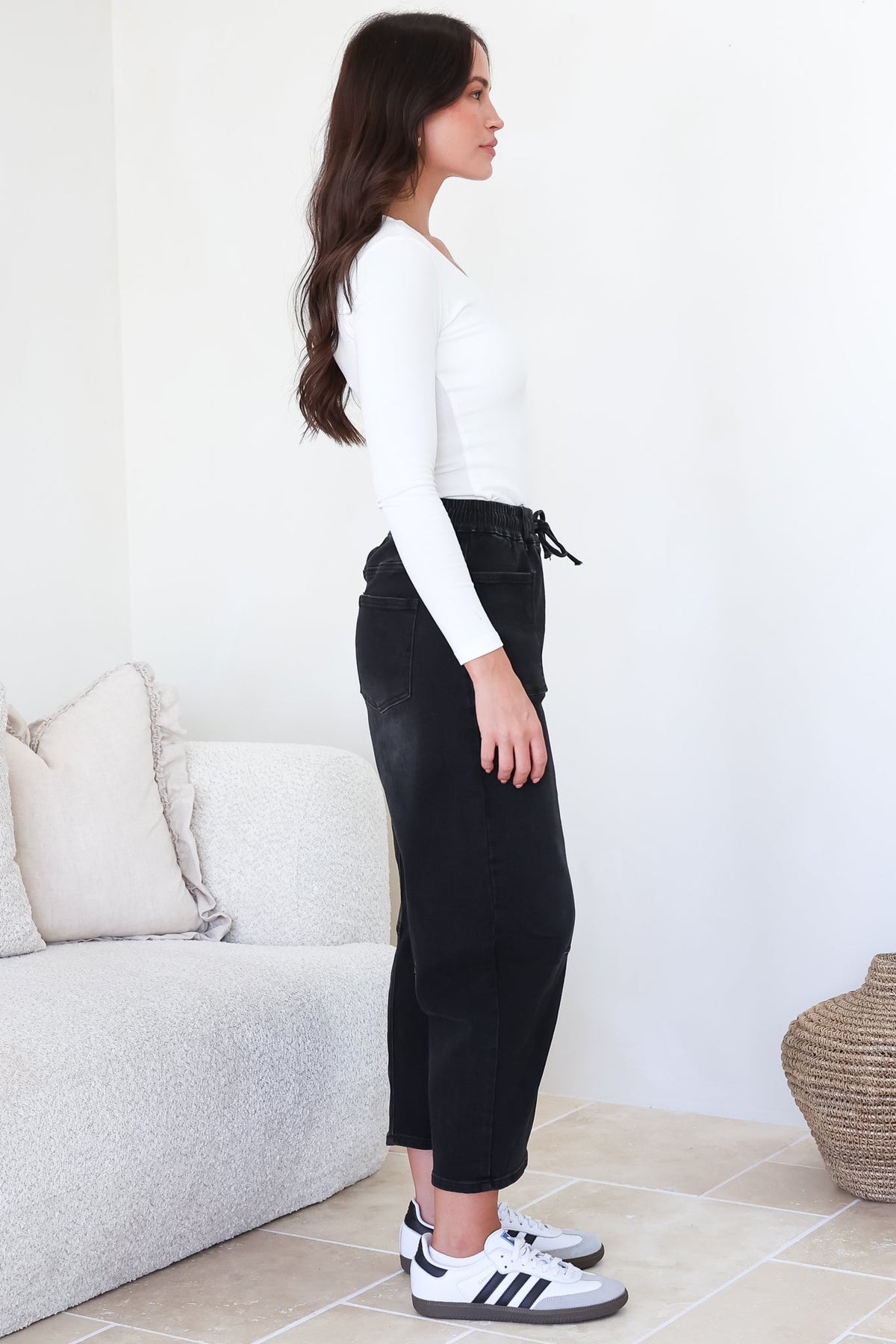 Lowen Barrel Jeans - Elasticated Waist Patch Pocket & Knee Detail Jeans in Black