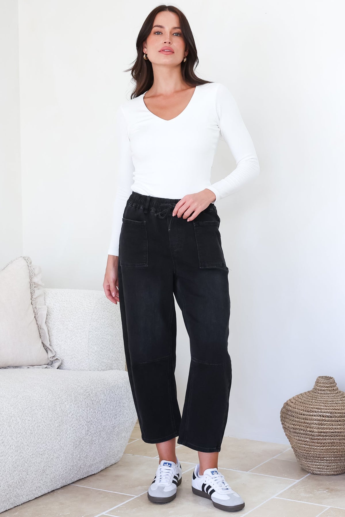 Lowen Barrel Jeans - Elasticated Waist Patch Pocket & Knee Detail Jeans in Black