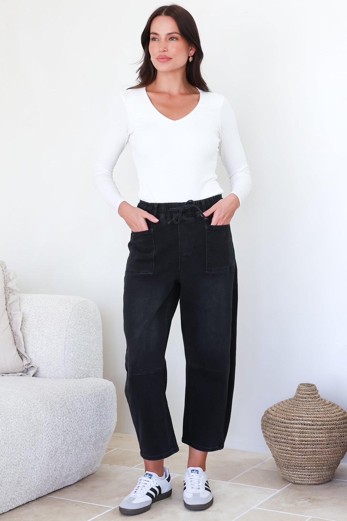 Lowen Barrel Jeans - Elasticated Waist Patch Pocket & Knee Detail Jeans in Black