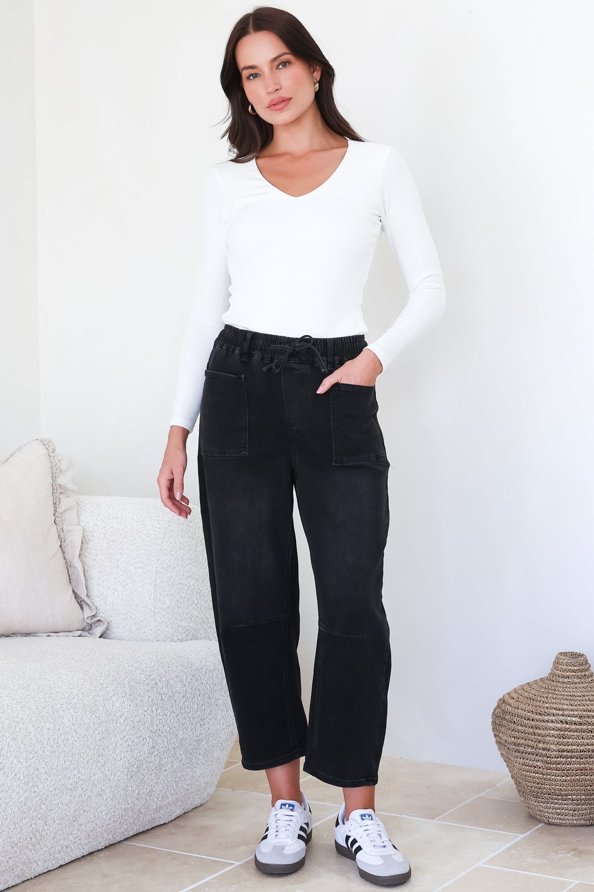 Lowen Barrel Jeans - Elasticated Waist Patch Pocket & Knee Detail Jeans in Black