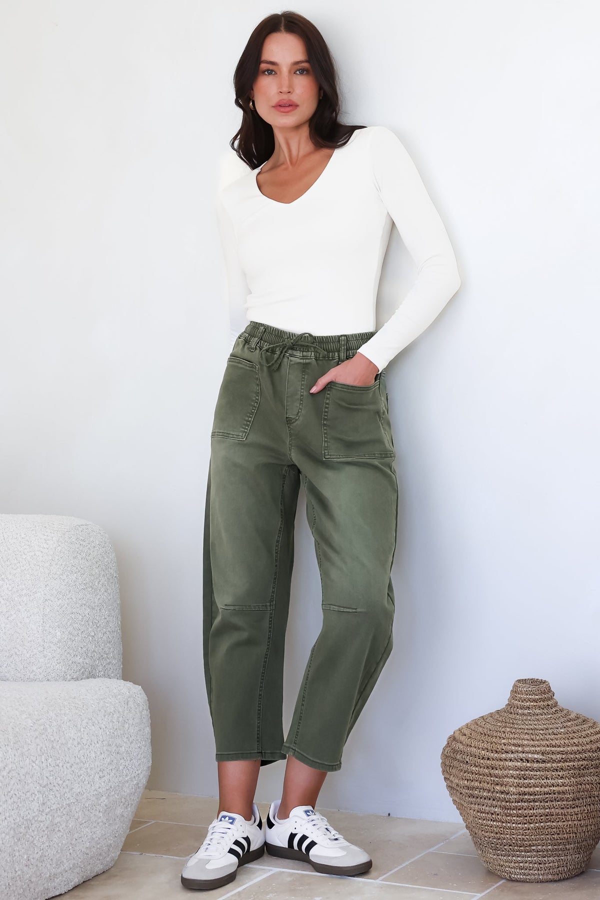 Lowen Barrel Jeans - Elasticated Waist Patch Pocket & Knee Detail Jeans in Khaki