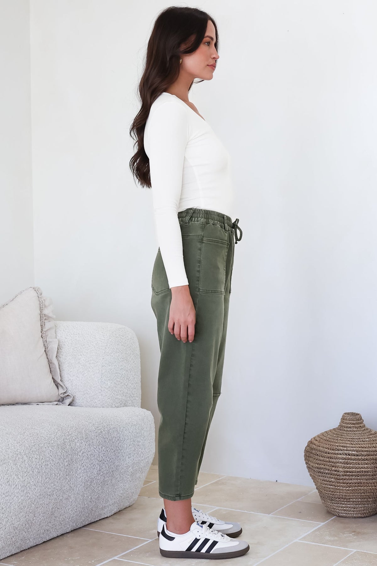 Lowen Barrel Jeans - Elasticated Waist Patch Pocket & Knee Detail Jeans in Khaki
