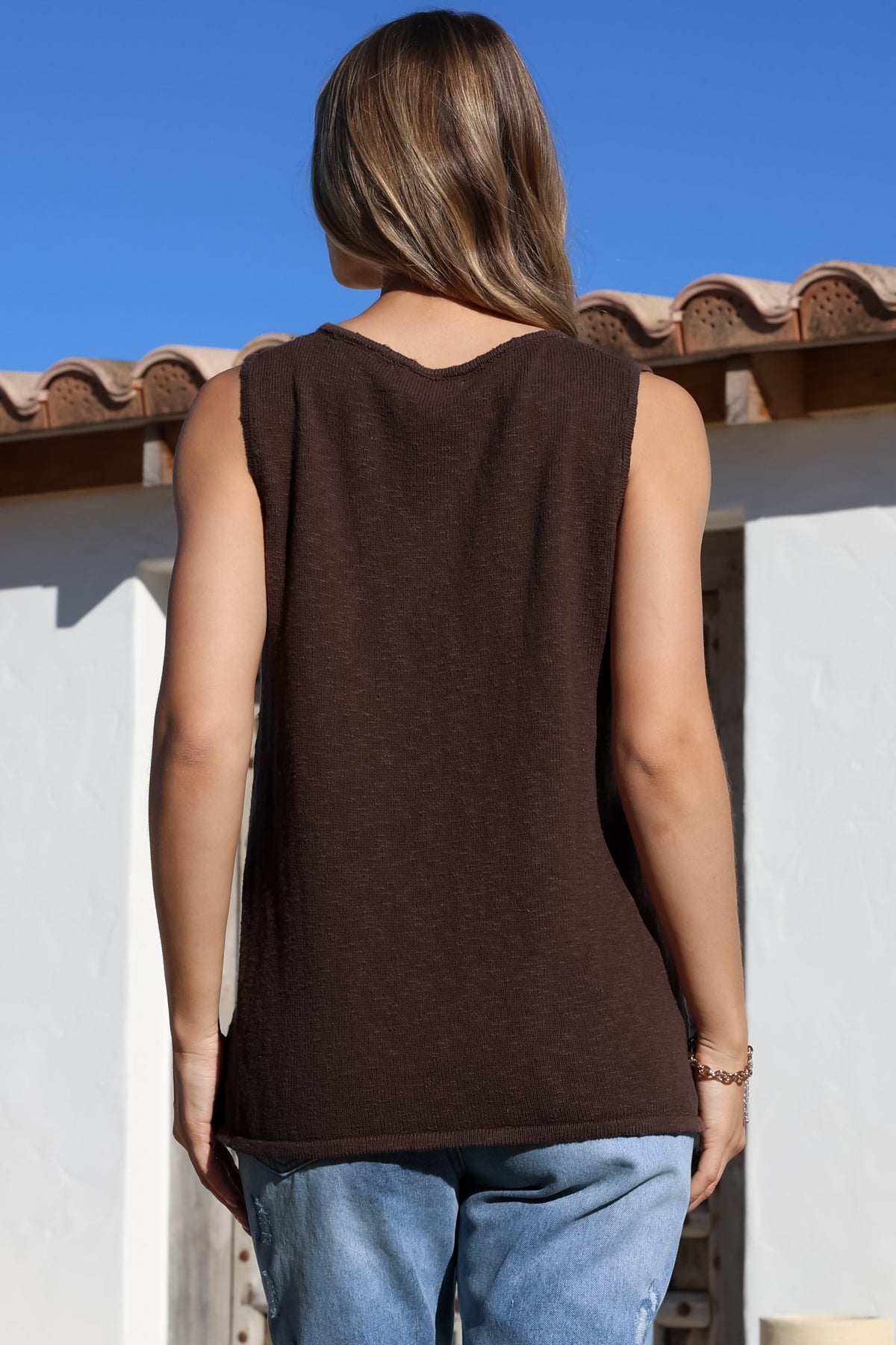 Valeria Top - Textured V-Neck Tank Top in Chocolate