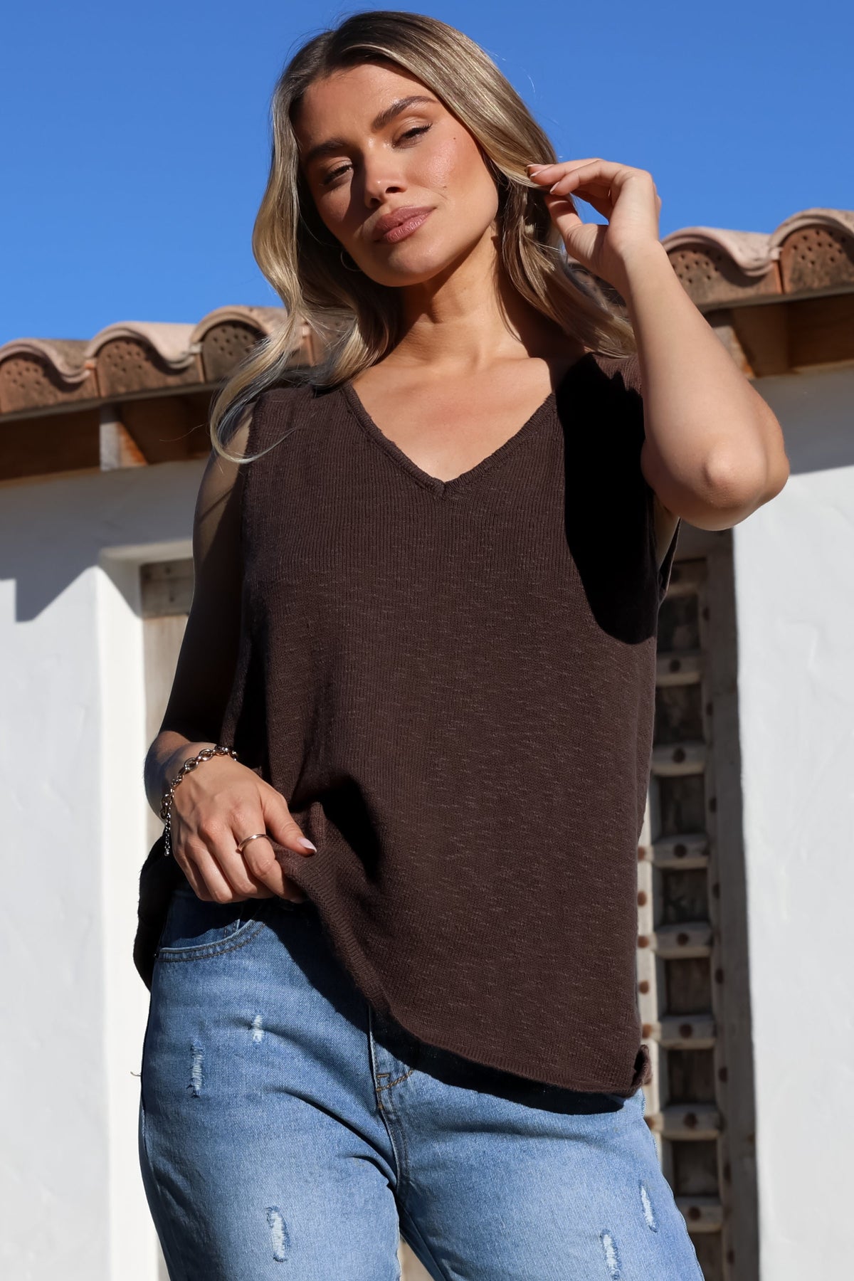 Valeria Top - Textured V-Neck Tank Top in Chocolate