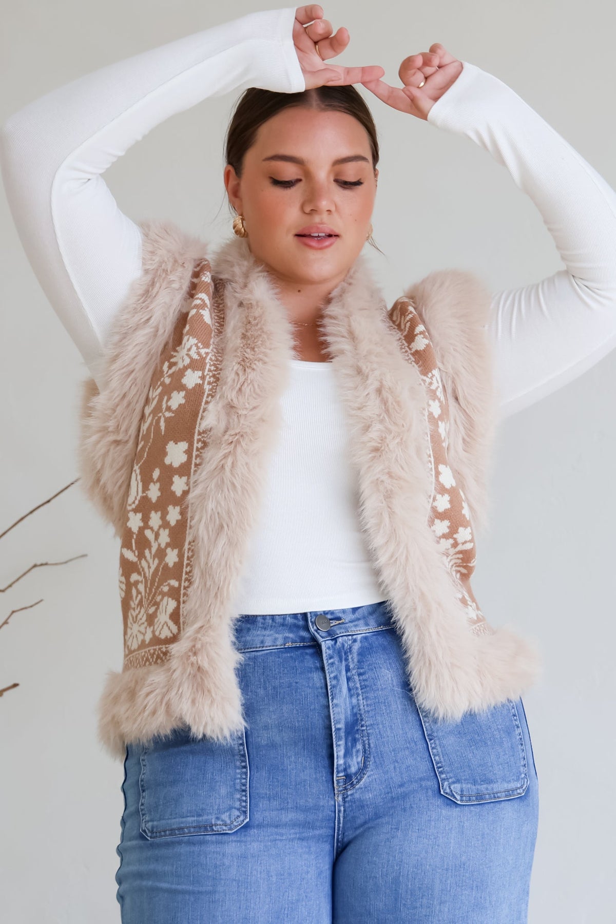Wolfe Knit Vest - Faux Fur Trim Open Vest in Camel