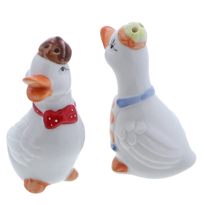 wedding favors salt and pepper shakers