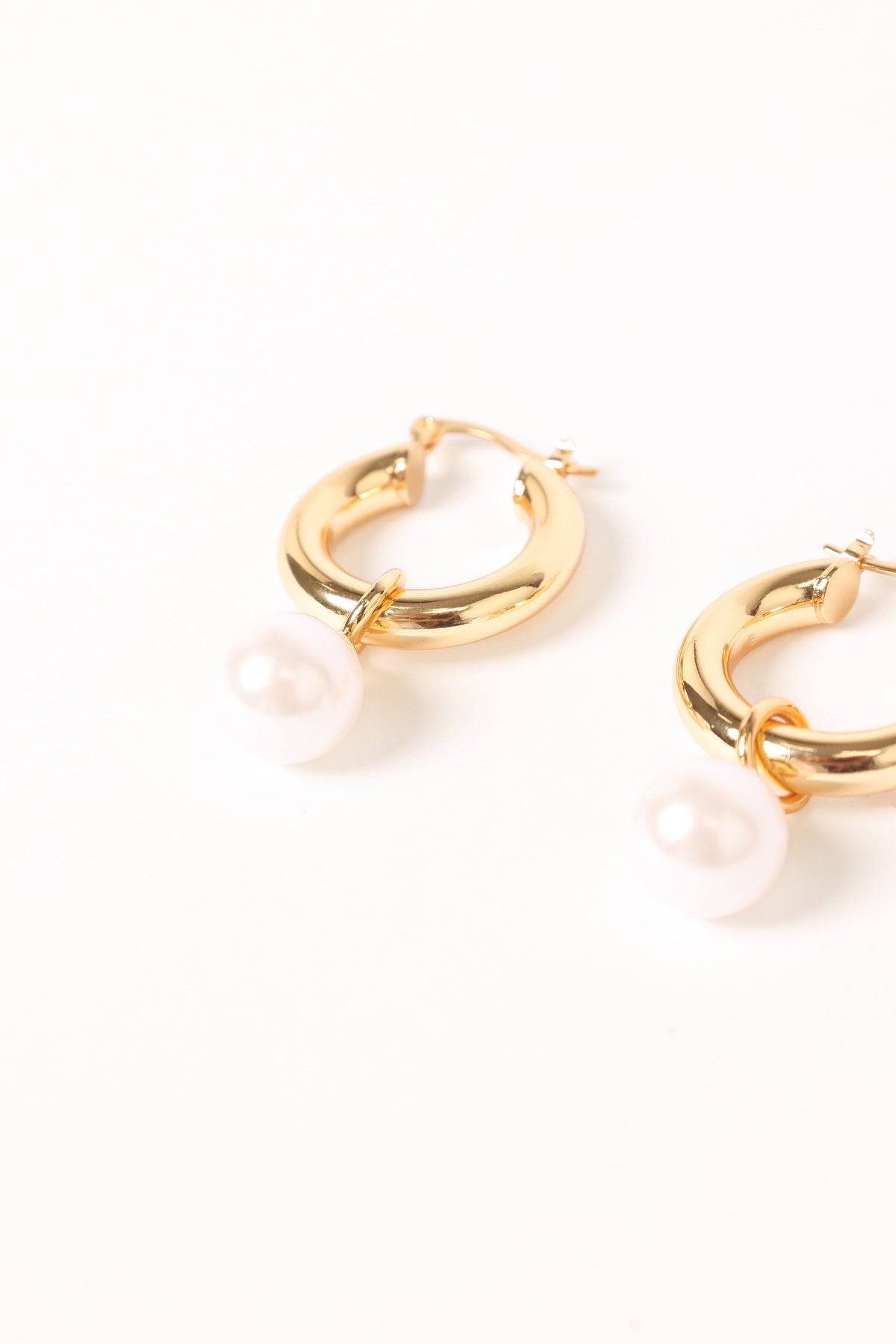 Geneva Earrings - Gold/Pearl