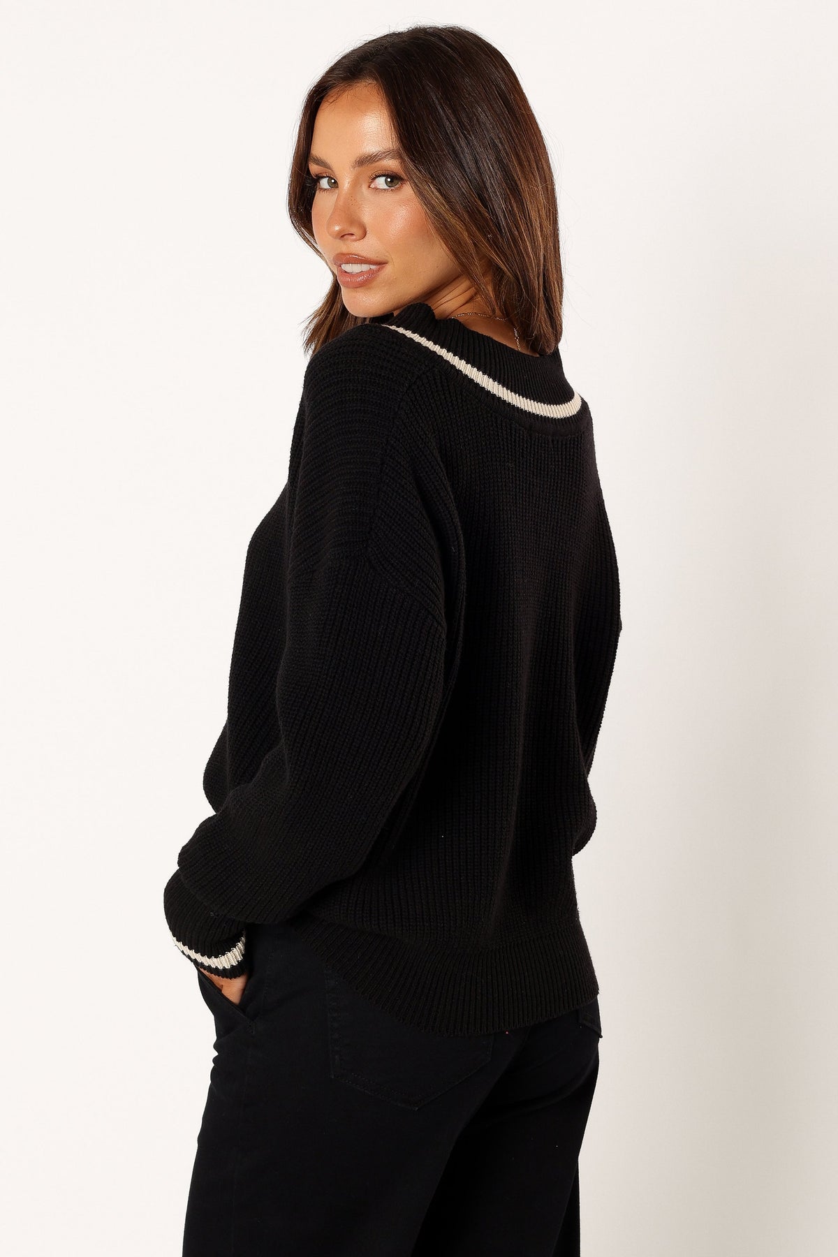 Dominique Contrast Vneck Knit Sweater - Black/Cream